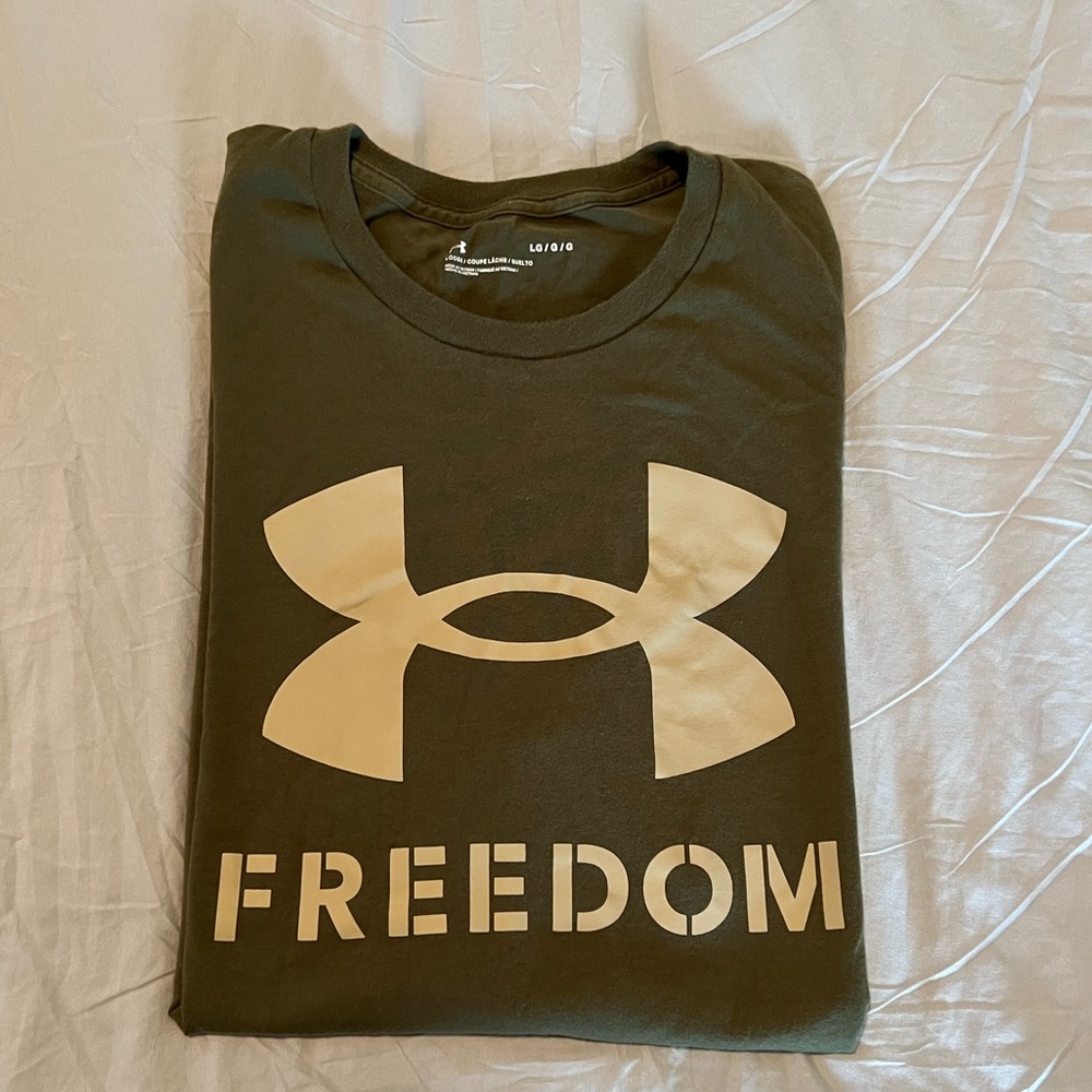 Mens Large UA T-shirt